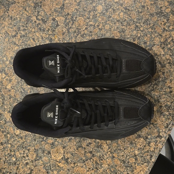Nike Shox R4 Triple Black Sneakers, size 6 Youth=8 women, wore once - Picture 1 of 5